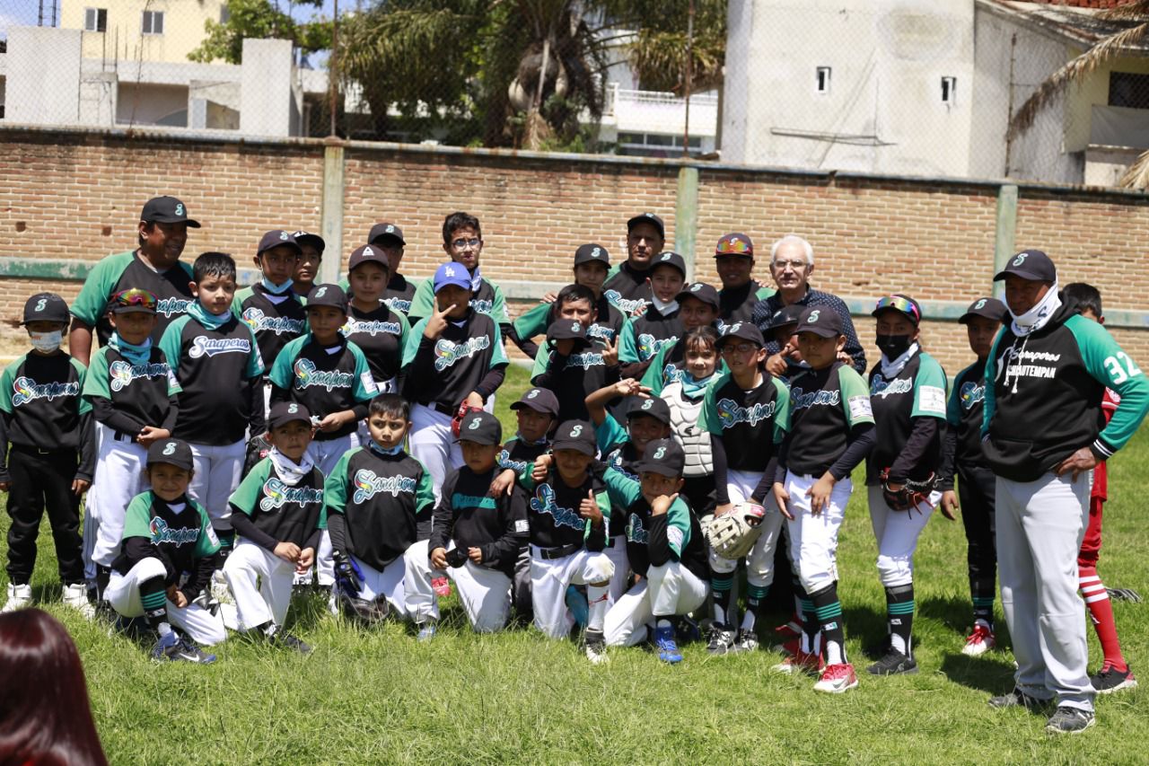 Inaugura edil de Chiautempan el primer juego de la liga de béisbol infantil y juvenil 'Ignacio Zaragoza'